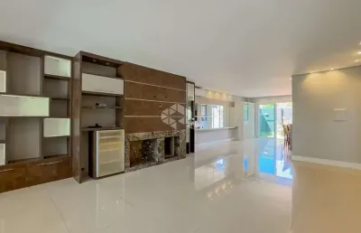 Casa com 3 suítes em condomínio fechado,  no bairro ecoville