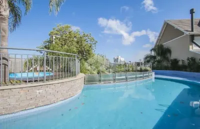 Casa em condomínio fechado com 3 dorms, suíte, sótão, lareira, espaço gourmet e pátio privativo - porto alegre