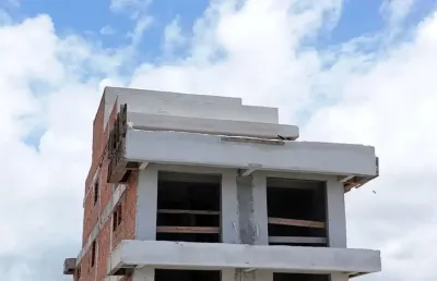 Apartamento na praia de caiobá- último andar com vista mar