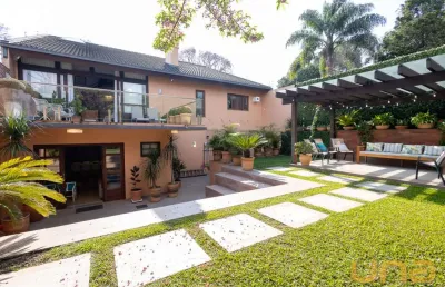 Casa à venda, 447m² privativos, 4 dormitórios sendo 2 suítes,