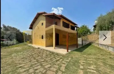 3 suítes enormes em excelente casa de condomínio fechado !!! oportunidade