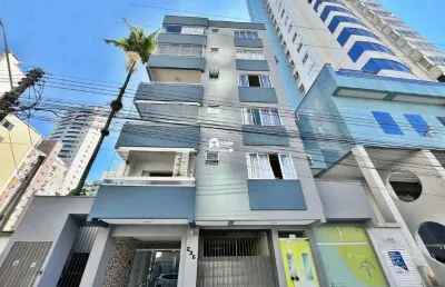 Locação anual: apartamento com 2 suítes mobiliado no centro de balneário camboriú