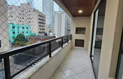 Aluguel anual: apartamento de 2 dormitórios no centro em balneário camboriú