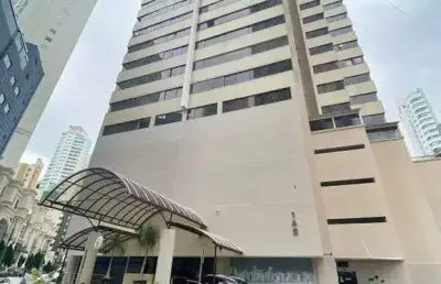 Aluguel anual: cobertura na quadra do mar com 4 dormitórios e 329 metros em balneário camboriú.