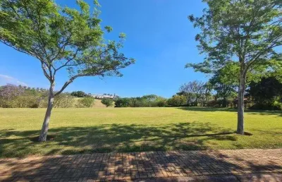 Venda maravilhoso terreno em declive com vista linda  ( com título de praia) no melhor condomínio do brasil - fazenda da grama / praia da grama
