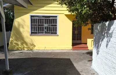 Casa com 3 quartos para alugar na Rua Uruguai, 90, Bacacheri, Curitiba