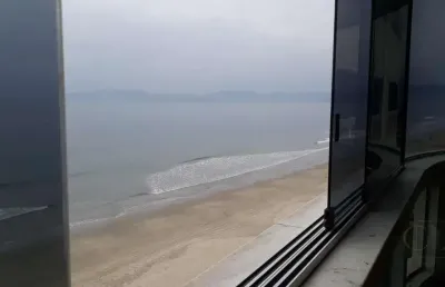 Apartamento para temporada em itapema, meia praia, 5 dormitórios, 3 suítes, 4 banheiros, 2 vagas