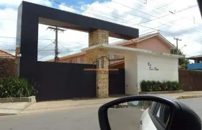Casa em condomínio localizada no bairro rio branco/canoas