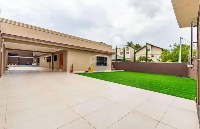 Oportunidade única no uberaba, curitiba – duas casas em um só terreno, com lazer completo e muito espaço!