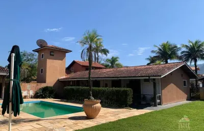Casa de luxo à venda em morada da praia - bertioga/sp: 4 suítes, piscina, churrasqueira e vista deslumbrante!