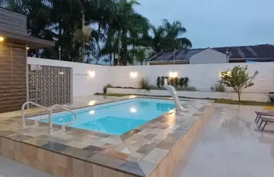 Imóvel de alto padrão com piscina em caiobá-matinhos pr