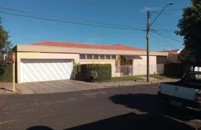 Casa com 3 quartos à venda no Centro, Araraquara 