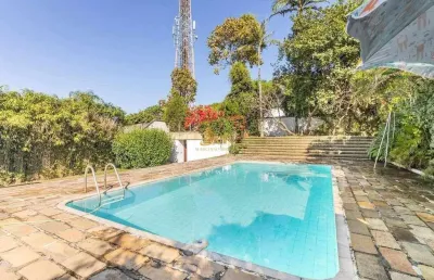 Casa com 5 quartos à venda na Rua Amélia Pereira, 200, Cruz, Lorena