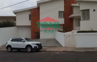 Imperdível: casa à venda no centro de salto-sp, com 2 quartos, 1 suíte, 2 salas, 4 banheiros e 238m² de área!