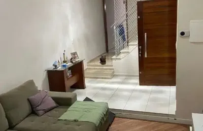 Sobrado com 3 quartos/1 suíte master, área gourmet e banheira spa.