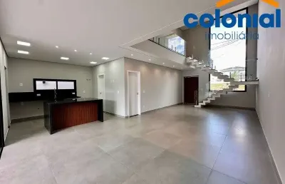 Sobrado com 03 suítes, área gourmet e piscina no reserva ermida.