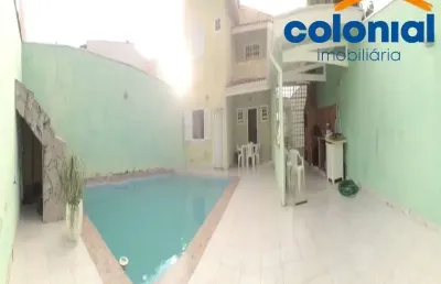 Sobrado com 5 dormitórios/3 suítes, piscina e salão de jogos.