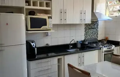 Casa no bela colônia 1, com 2 dormitórios, 1 vaga, com moveis planejados e área gourmet.jardim colônia, jundiaí.