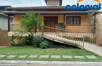 Casa em condomínio fechado com 7 dormitórios, sendo 3 suítes e 1 suíte master, aquecimento solar, piscina aquecida, área gourmet completa.caxambu, ju