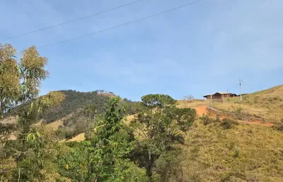 No topo do mundo, um lugar paradisíaco com vista 360⁰ , nascente e rio no terreno.