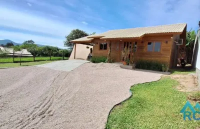 Casa com 2 quartos à venda na rua peixe morcego, 001, ibiraquera, garopaba por r$ 630.000