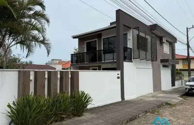Casa com 3 quartos à venda na alcino da fonseca, 189, centro, imbituba por r$ 1.780.000