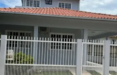 Casa com 4 quartos à venda na rua ruth da cruz secco, 47, centro, imbituba por r$ 1.500.000