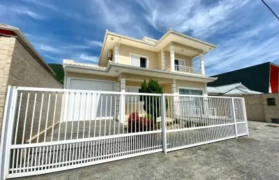 Casa com 4 quartos à venda na rua arcanjo cândido da silva, 3856, praia de fora, palhoça por r$ 1.350.000
