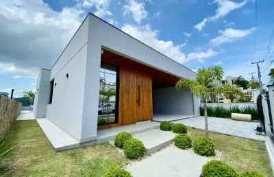Casa com 3 quartos à venda na das cabiunas, 10, pedra branca, palhoça por r$ 1.890.000