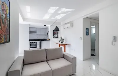 Apartamento 2 dormitórios, 1 suíte, 1 vaga coberta e escriturada, na zona sul