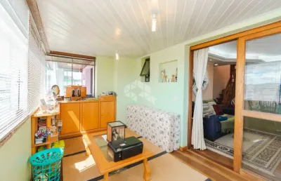 Cobertura com 2 quartos e 2 vagas de garagem, no bairro tristeza