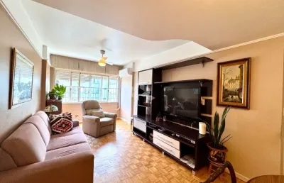 Apartamento com três quartos, suíte e vaga, no menino deus