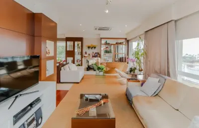 Apartamento situado em localização fantástica no bairro menino deus, com 231 metros quadrados privat