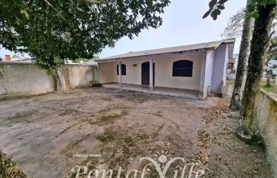 Casa térrea em rua asfaltada, próxima a serviços essenciais - balneário shangri-lá, pontal do paraná