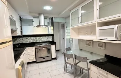 Belíssima cobertura com 4 quartos, bem pertinho do coração de itaipava