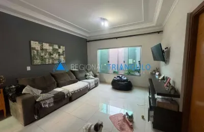 Casa com 3 quartos à venda no Jardim Nenê Gomes, Uberaba 