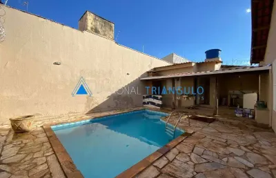 Casa com 3 quartos à venda no Olinda, Uberaba 