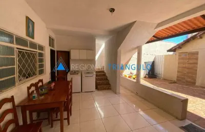 Casa com 8 quartos à venda no Parque dos Buritis, Uberaba 