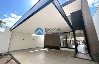 Casa moderna e sofisticada com área de lazer completa e acabamento impecável