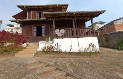 Casa de alto padrão com 2 suítes, closet e cozinha gourmet