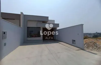 Conforto e estilo: casa com três dormitórios e suíte em ótima localização.
