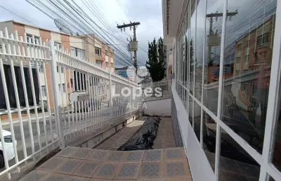 Casa com excelente localização no centro de barbacena. ideal para clínicas ou residencial