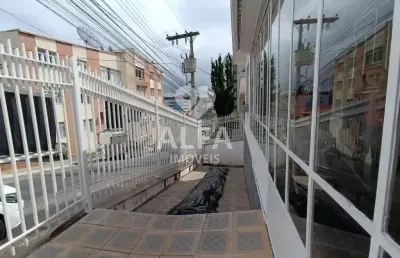 Casa com excelente localização no centro de barbacena. ideal para clínicas ou residencial