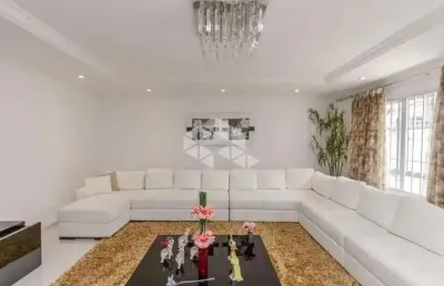 Sobrado alto padrão com 6 quartos e 7 banheiros à venda, 200 m²