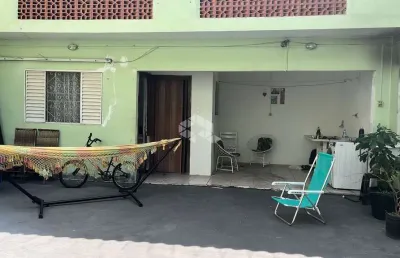 Sobrado à venda com 3 dormitórios, quintal amplo e edícula - espaço, conforto e localização tranquila