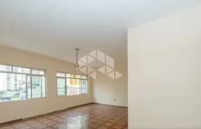 Sobrado no chora menino com 4 dormitórios e 1 vaga de garagem.