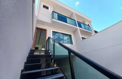 Sobrado na parada inglesa com 3 dormitórios e 4 vagas de garagem.