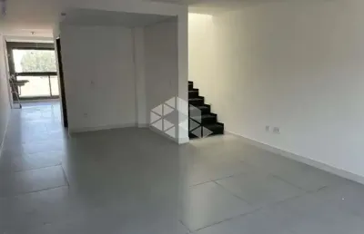 Casa na parada inglesa com 3 dormitórios e 4 banheiros.