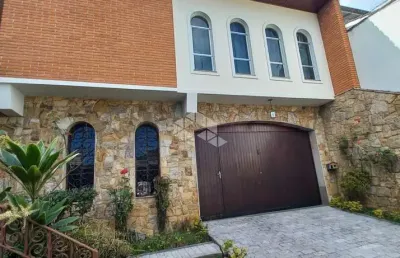 Casa assobradada com 4 dormitórios e 6 vagas no tremembé