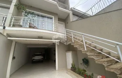 Sobrado com 3 quartos e 5 banheiros à venda, 208 m²